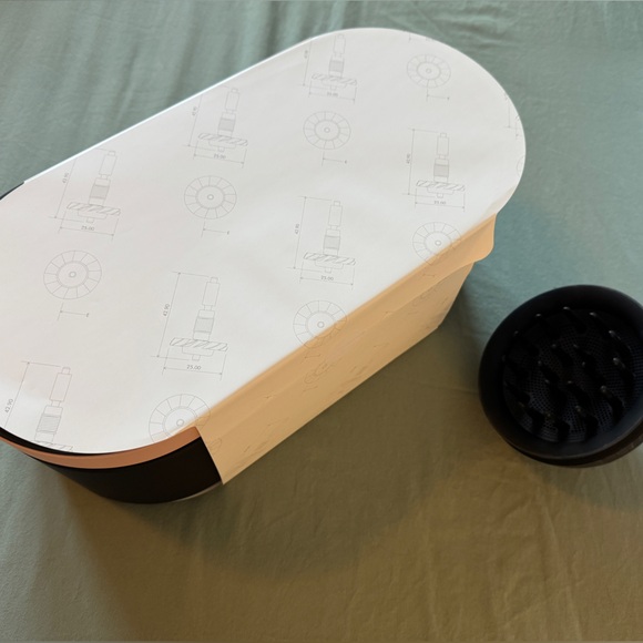 Dyson Supersonic Nural Hair Dryer (Strawberry Bronze/Blush Pink) NIB - Picture 6 of 8